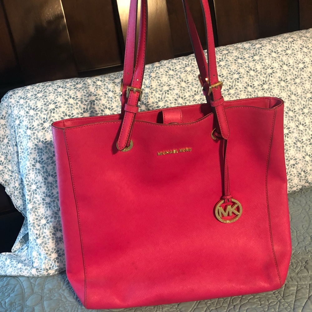 Michael Kors Hot Pink Purse 👛